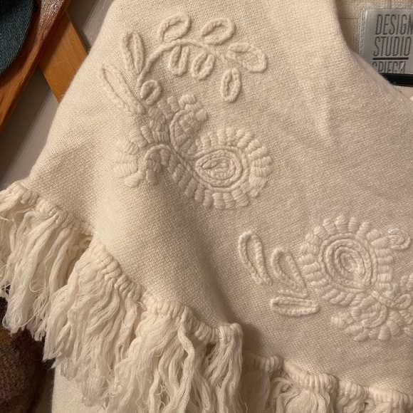 NWT Lambs Wool Fringed Sweater - Picture 1 of 7